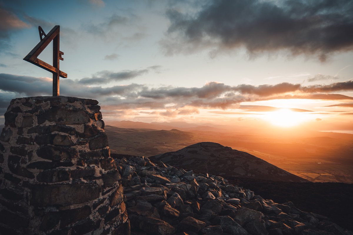 A stunning sunrise looking over the Llyn peninsula
<a href="/visitwales/">Visit Wales 🏴󠁧󠁢󠁷󠁬󠁳󠁿</a> <a href="/NantGwrtheyrn1/">Nant Gwrtheyrn</a> <a href="/walesdotcom/">This is Cymru Wales</a>
