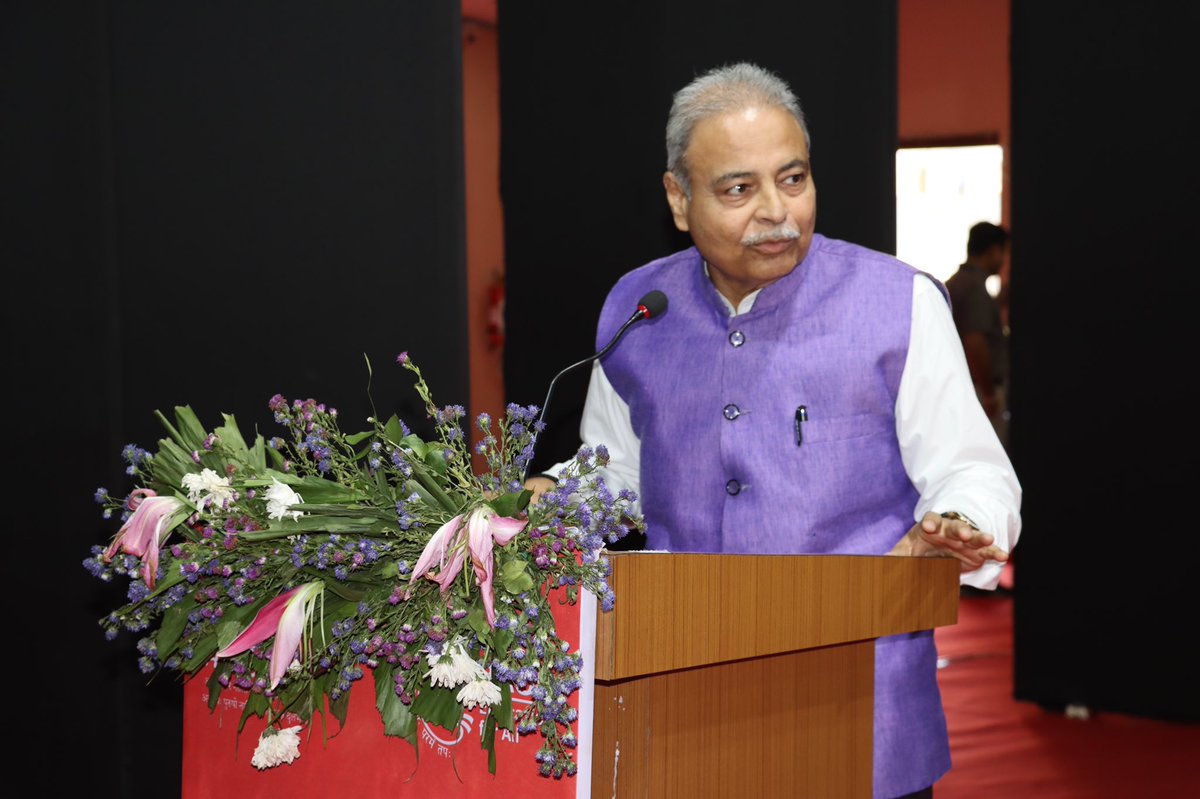 UdayMahurkar's tweet photo. Spoke at national seminar on Savarkar in A’bad on his efforts to prevent partition &amp; why he is father or Nostradamus of our national security &amp; how India would have been a Superpower had it followed Savarkar’s path.Moderated by @ikishormakwana  under @meghnirghosh &amp; @BAOUGujarat https://t.co/VceInCNuYo