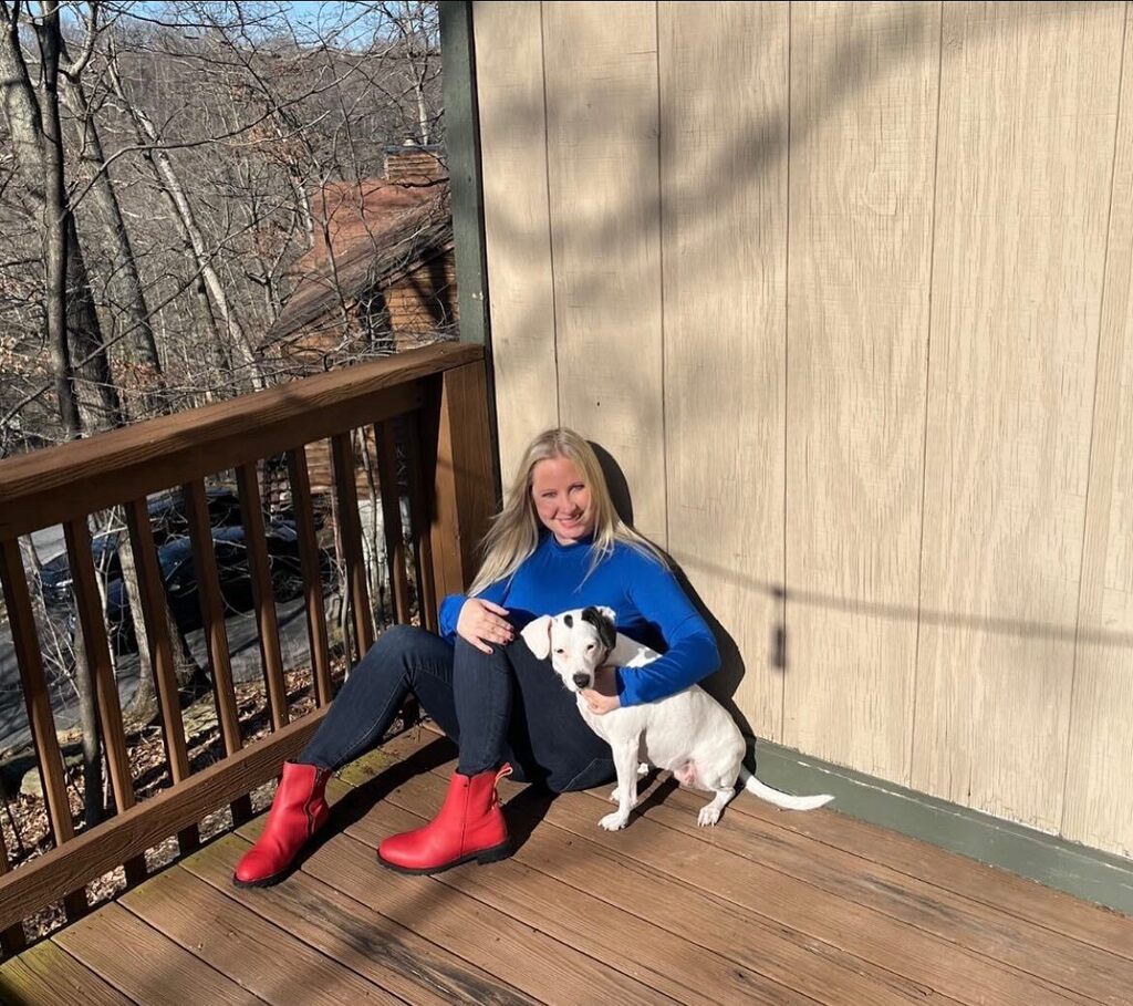 JunoJonesShoes's tweet photo. Weekend vibes. Stacey of @steeltoecomm in Juno Jones Cherry Bombs. #relaxtime #weekendvibes #steeltoes #comfysteeltoes #womeninconstruction #morninghuddle #shattersomeglass #shattersomeglassceilings #junojones #womensworkboots #constructionindustry #dogg… https://t.co/JpqkfNPqlo https://t.co/5lAJBa9MT8