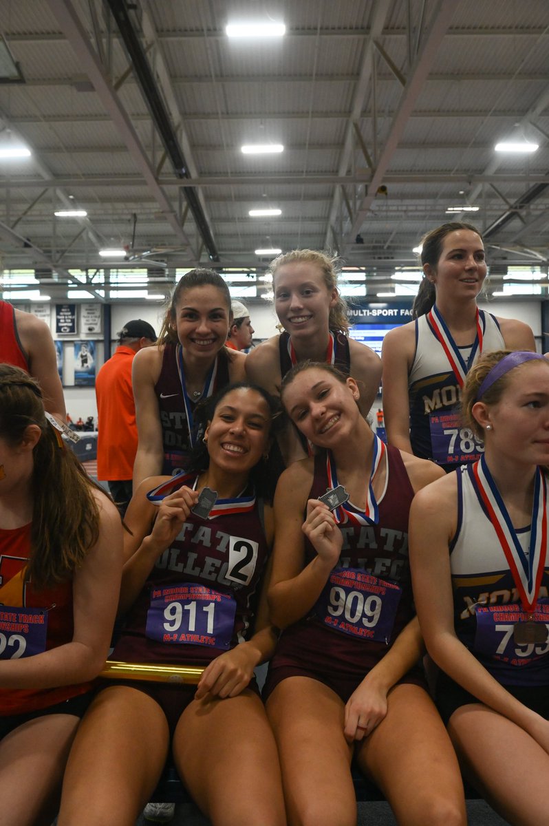 jacobwill_photo's tweet photo. @SC_TrackField Girls Distance Medley Relay placed second in the state with a time of 12:18.36!!
#GoState https://t.co/50JhYaZJZr