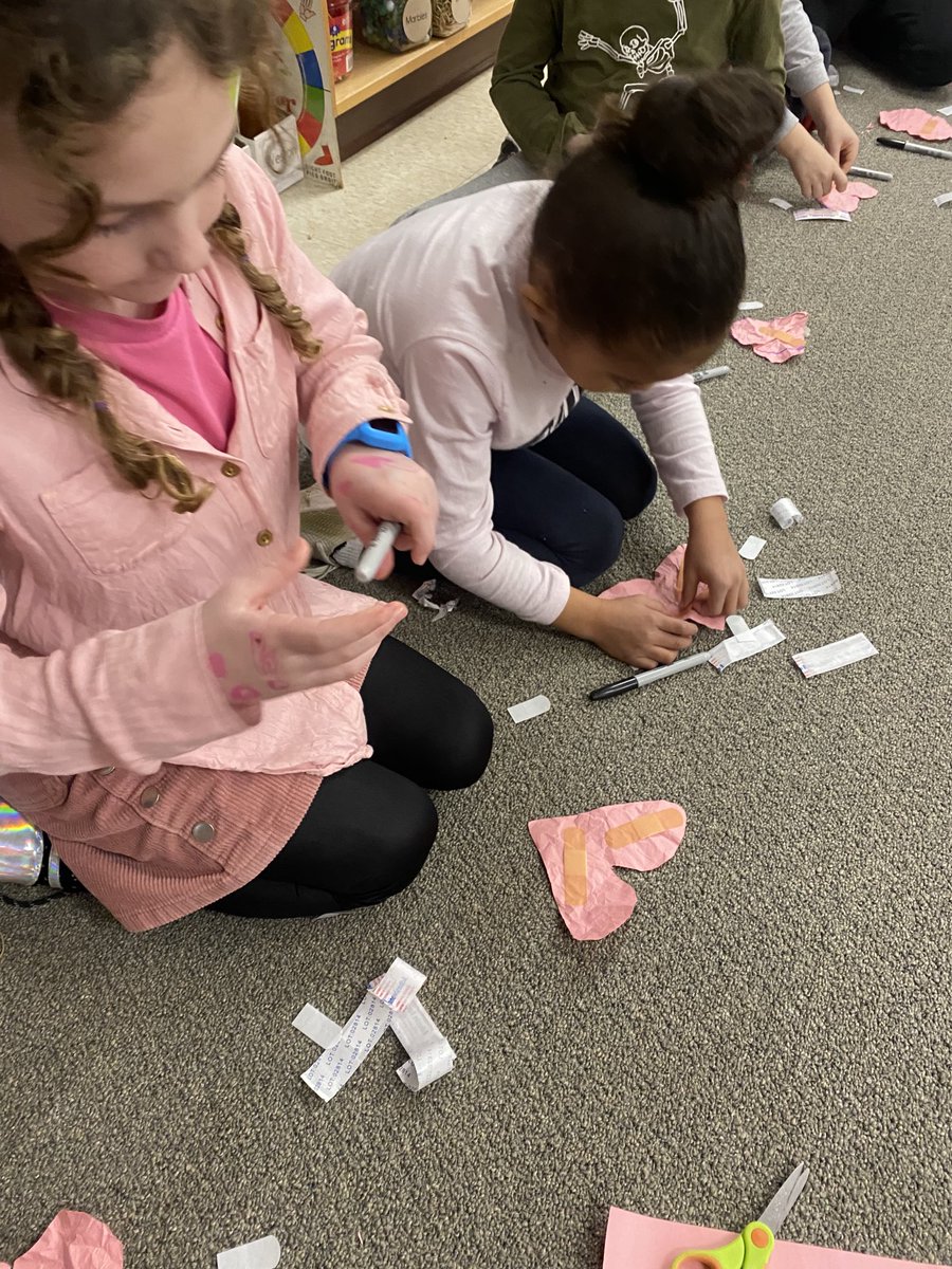 QuiqueroLisa's tweet photo. Great conversations about how the unkind things people say can impact our hearts. While they still leave a wrinkles on our hearts, there are ways we can try to help heal others ❤️ #proudteacher #PinkShirtDay #PineGrovePS #Grade2Crew https://t.co/BukOyuVx8m