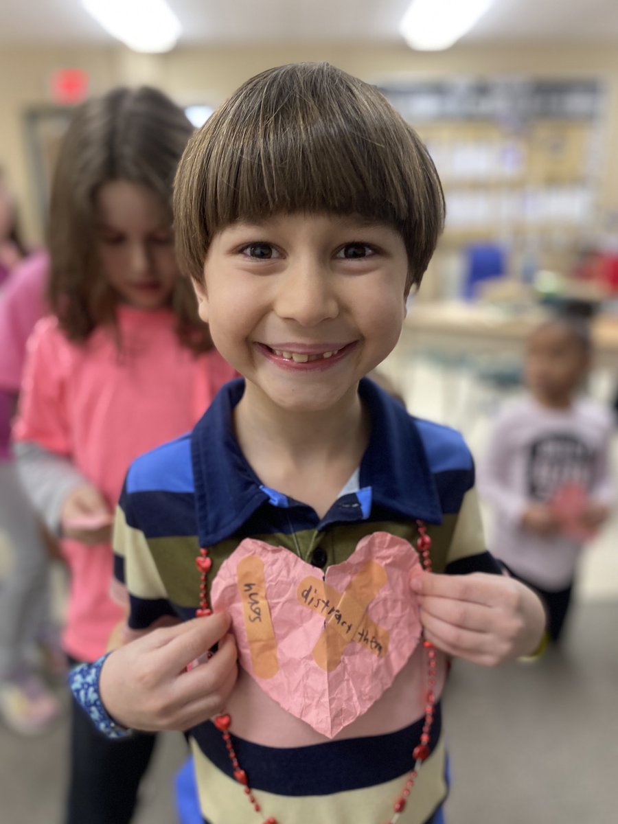 QuiqueroLisa's tweet photo. Great conversations about how the unkind things people say can impact our hearts. While they still leave a wrinkles on our hearts, there are ways we can try to help heal others ❤️ #proudteacher #PinkShirtDay #PineGrovePS #Grade2Crew https://t.co/BukOyuVx8m