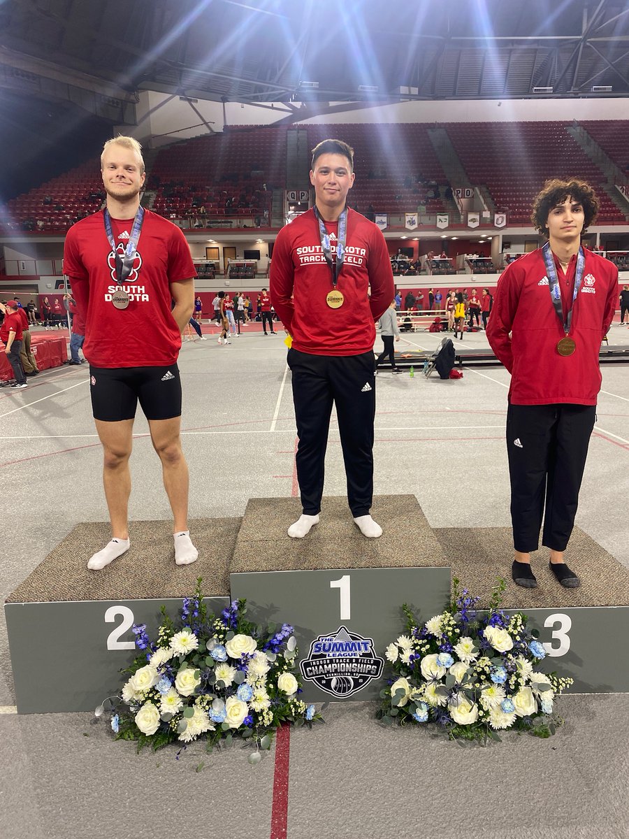 TheSummitLeague's tweet photo. 𝐌𝐞𝐧'𝐬 𝟐𝟎𝟎𝐦

🥇 Dylan Kautz, @SDCoyotesXCTF (21.56)
🥈 Ken-Mark Minkovski, USD (21.63)
🥉 Ardell Inlay, USD (21.72)

#ReachTheSummit x #SummitITF https://t.co/5AgJ9ysxMV