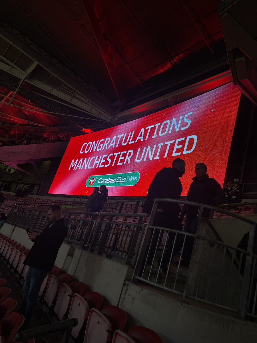bethhelenx's tweet photo. What a night 🔴⚪️⚫️ #CarabaoCup #MUFC https://t.co/6WleTHjgs2