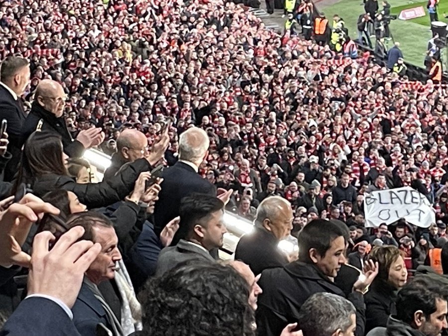 utddavemcr's tweet photo. @curtiswoodhous8 Literally whilst the trophy was being handed out 🤣🤣🤣 https://t.co/fRuw09DhKZ