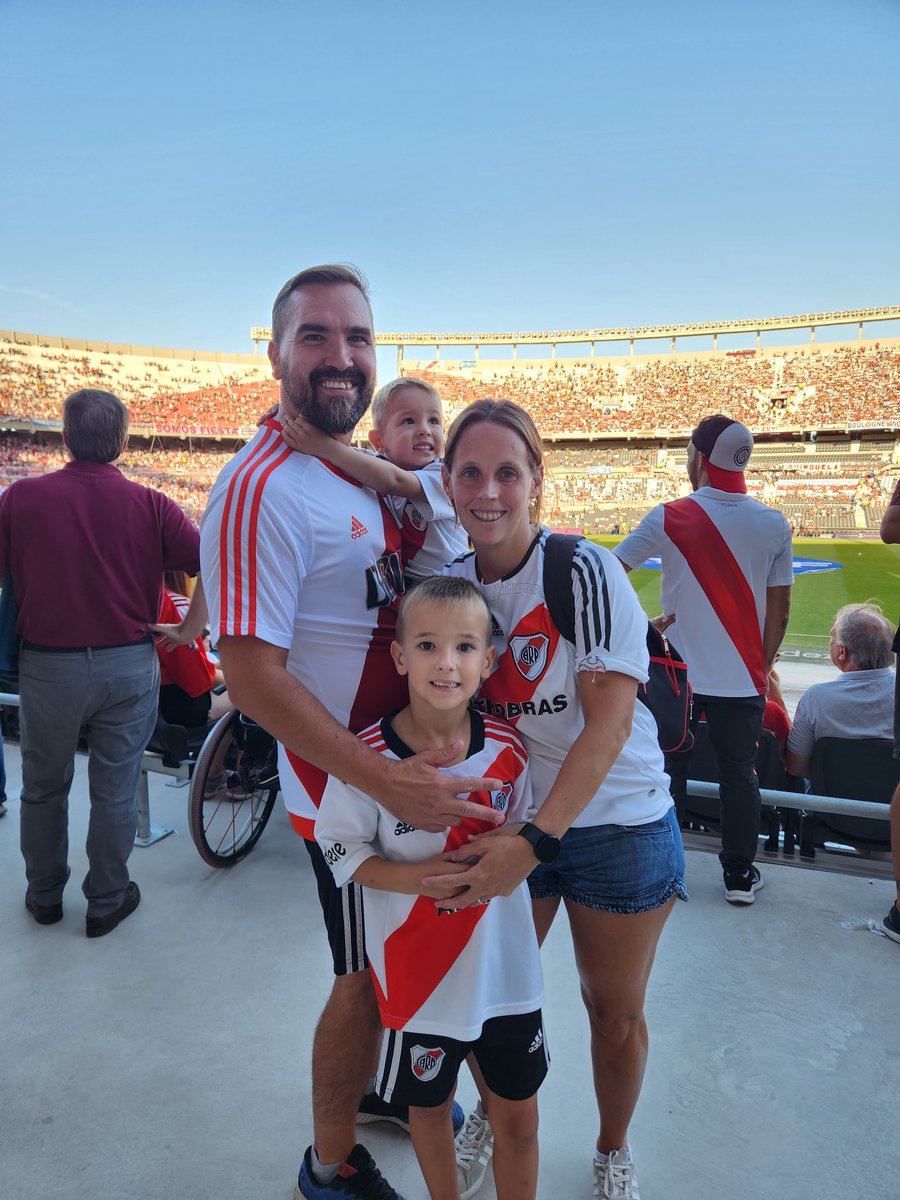 RiverLPM's tweet photo. Las familias de River en el Monumental 😍😍 https://t.co/Aj9c19LZ35
