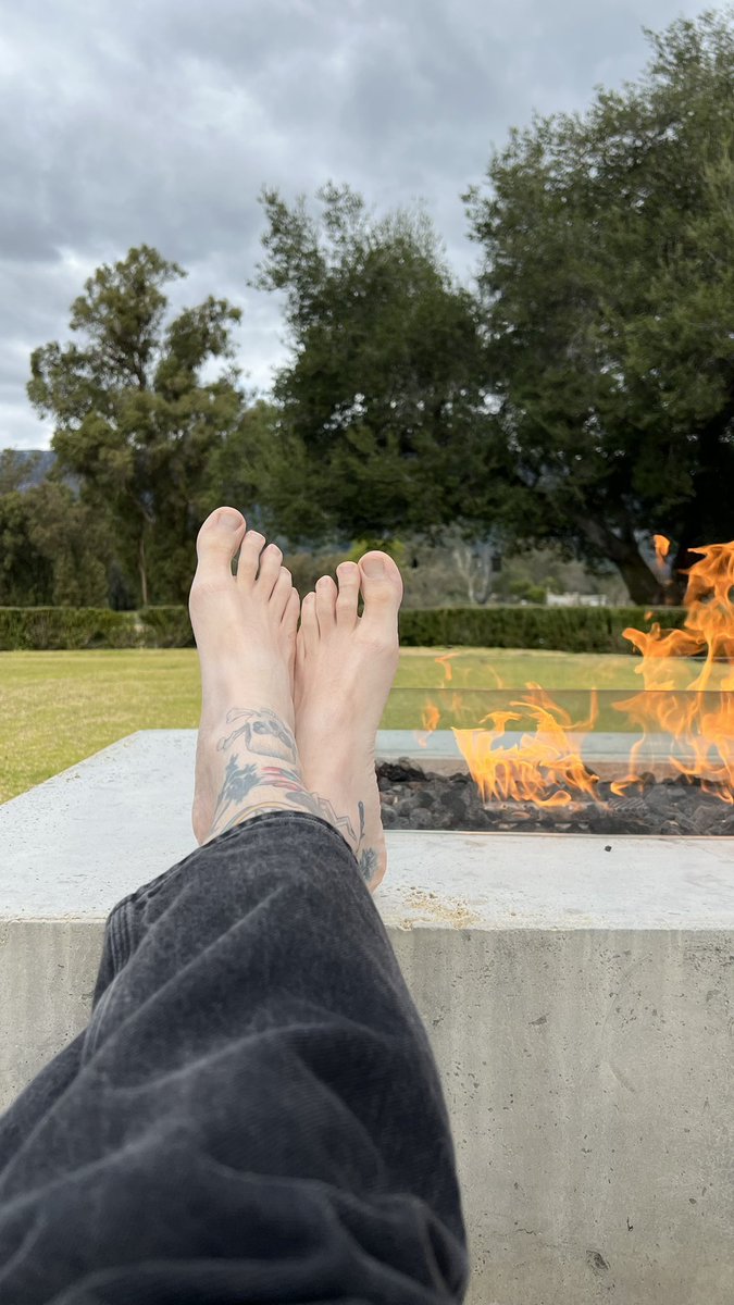 pinqbriq's tweet photo. Sunday vibes https://t.co/DDsJquaHDn