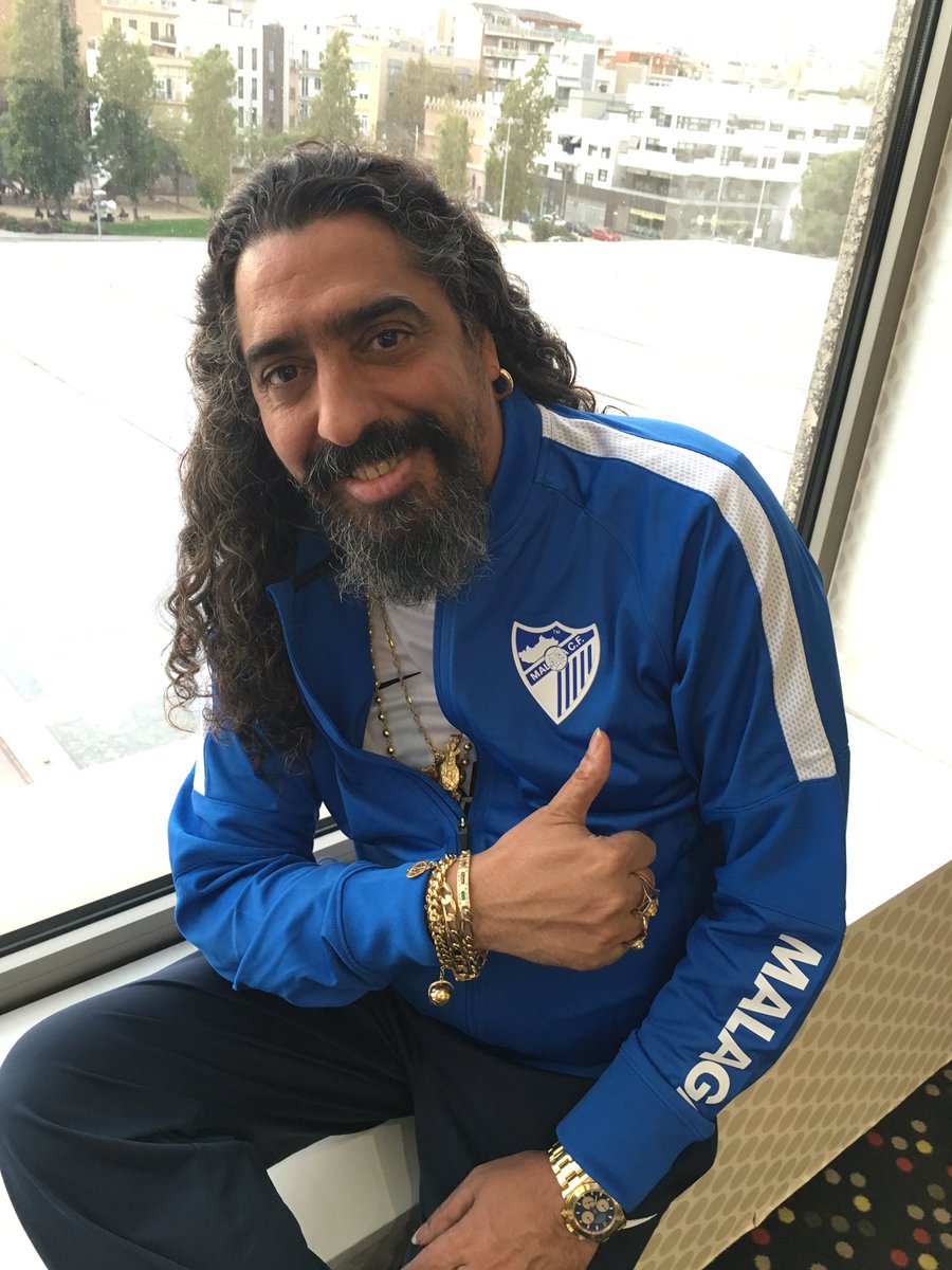 rodrirodri12's tweet photo. Ronaldinho en la Kings League luce así https://t.co/UbKviWLNlG