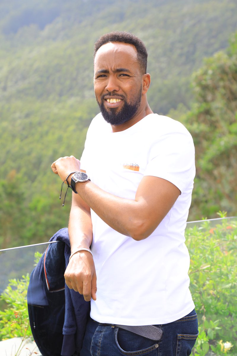 Nin ilaah banwayn siiyay iyo 
wali butaacaaya 
Balse beerashada diidan oo 
Baahan baan ahaye  
Sideen baadiyaha uga dhigaaa balad hilaacaaya?
Sideen buundo wayne uga dhisaa laago buda wayleh ?
Bal waa su aale jawabteeda keena.