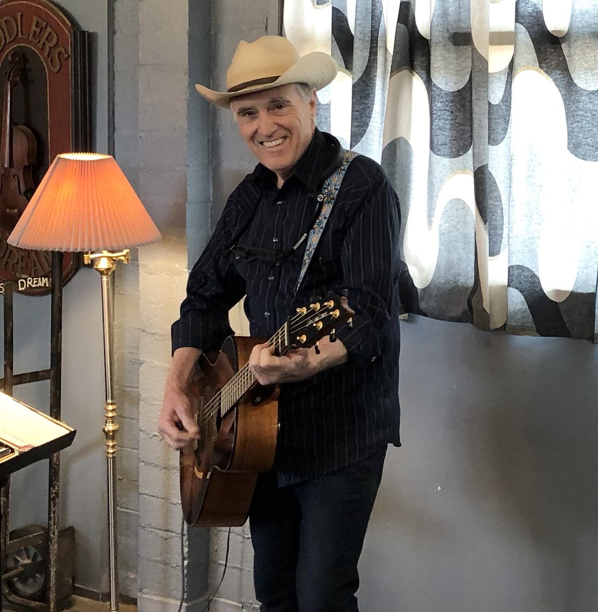 fiddlers_dream's tweet image. Dana Cooper in concert this afternoon at Fidd’s, 2pm! Singer, songwriter and storyteller. #DanaCooper #livemusic #Phoenix #supportlivemusic