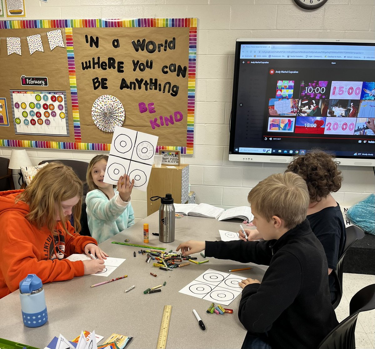 mrsroberts4b's tweet photo. A fun Friday afternoon of picture person learning about the artwork of Andy Warhol! Thank you picture moms! #ibtigerpride https://t.co/nnIisRpIX0