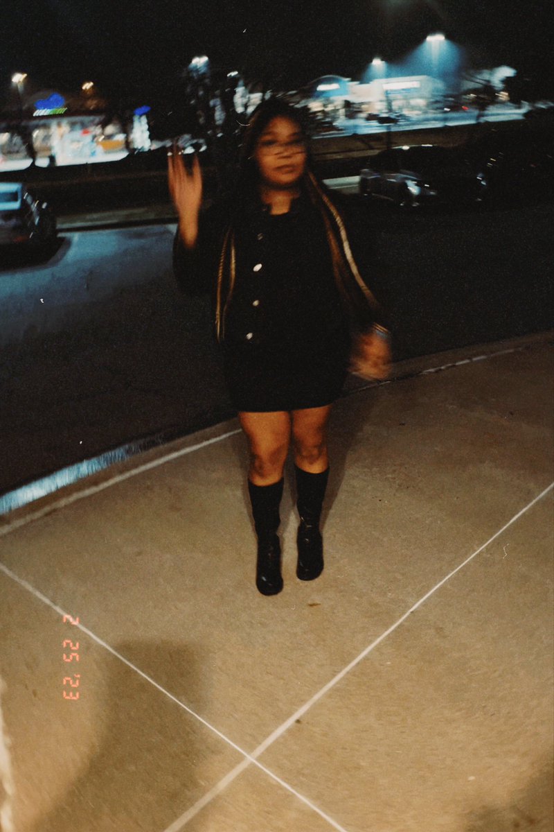 youngjemia's tweet photo. All black for those who lost me 🥀 https://t.co/VM8O5CXFEQ