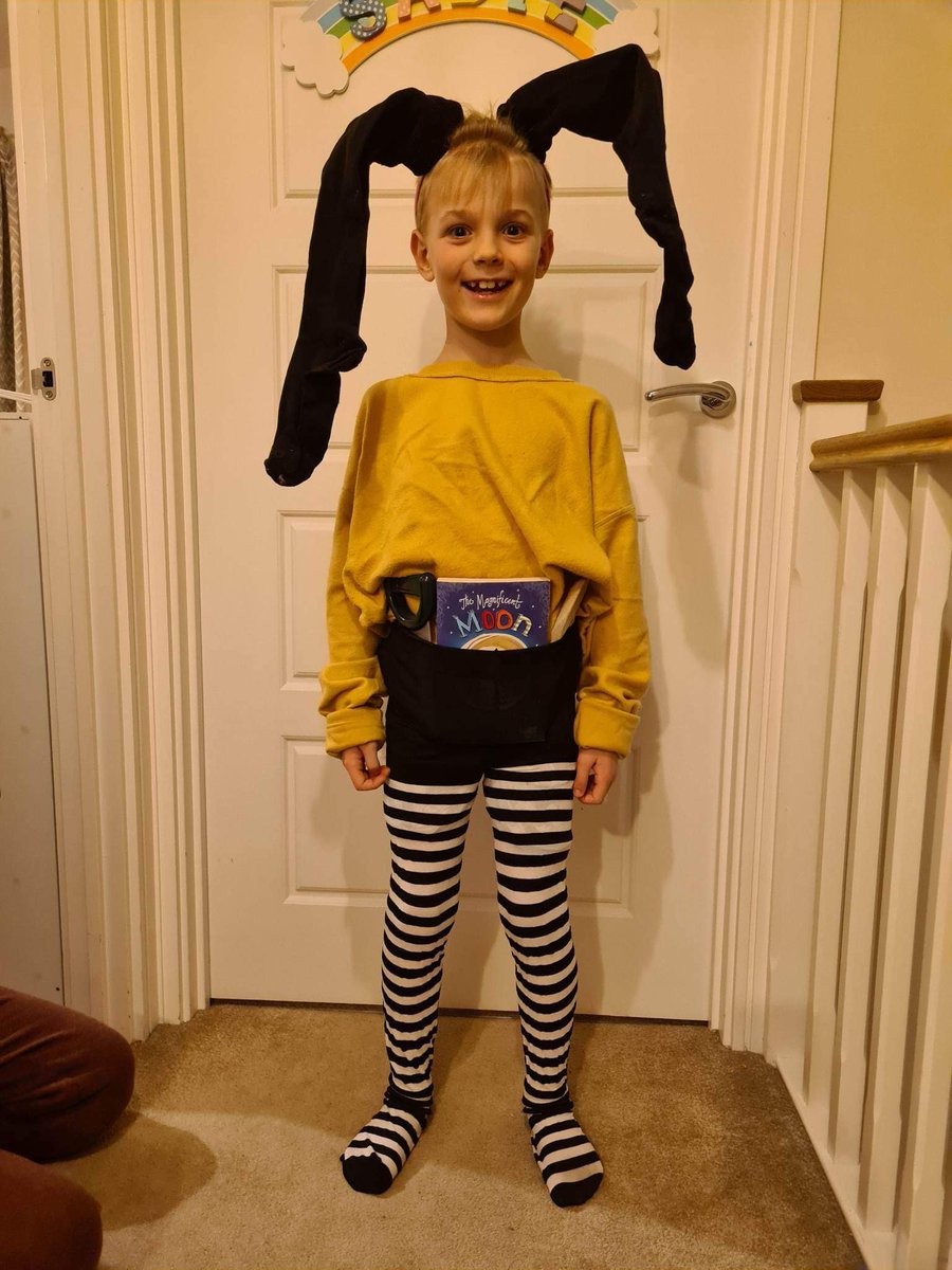 A Magnificent Hare ready to Twang his Stripy Tights for World Book Day! 💚 <a href="/CJPellegrino/">Catherine Pellegrino</a> <a href="/lizcarneymarsh/">Liz Carney-Marsh</a> <a href="/WorldBookDayUK/">World Book Day UK 📚</a> <a href="/birgittasif/">Birgitta Sif</a> <a href="/WilburSoot/">Wilbur Soot</a> <a href="/Waterstones/">Waterstones</a> <a href="/wstones_horsham/">Waterstones Horsham</a> <a href="/HaywardsHBooks/">Waterstones HH</a> <a href="/edbookfest/">Edinburgh International Book Festival</a>