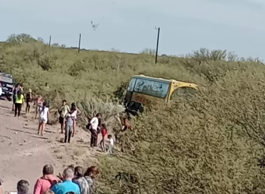 Mendoza: murió un hombre tras un choque entre un colectivo con jubilados y una camioneta