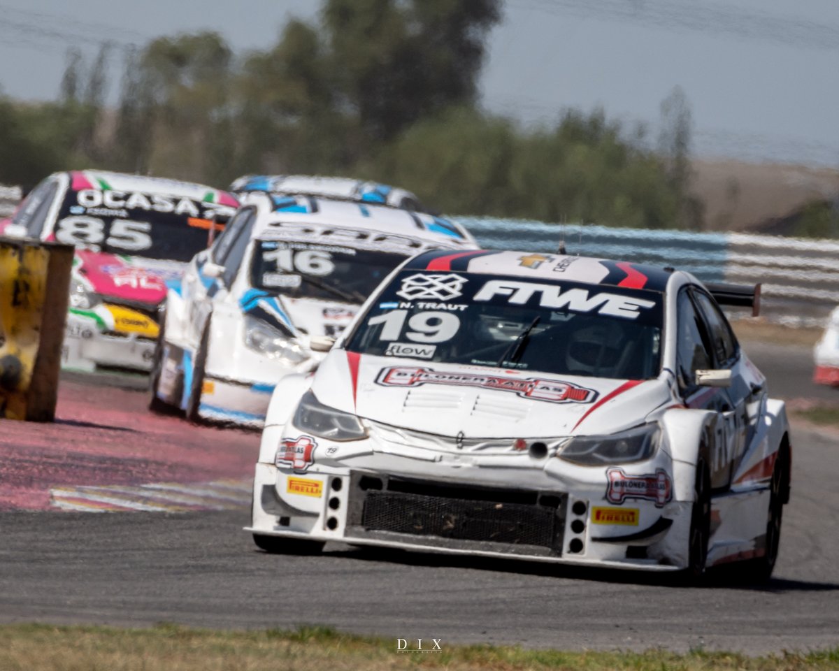 JMMotorsportOK's tweet photo. #TC2000BA TREMENDO DOMINGO
Doble triunfo y doble podio de @mateopolakovich en #TC2000Series, con sendos P3 de Capurro.
En #TC2000, P8 de Traut en la primera final y P13 en la segunda.
📸 Dix | Prensa JM Motorsport https://t.co/BpFMTNqYTq