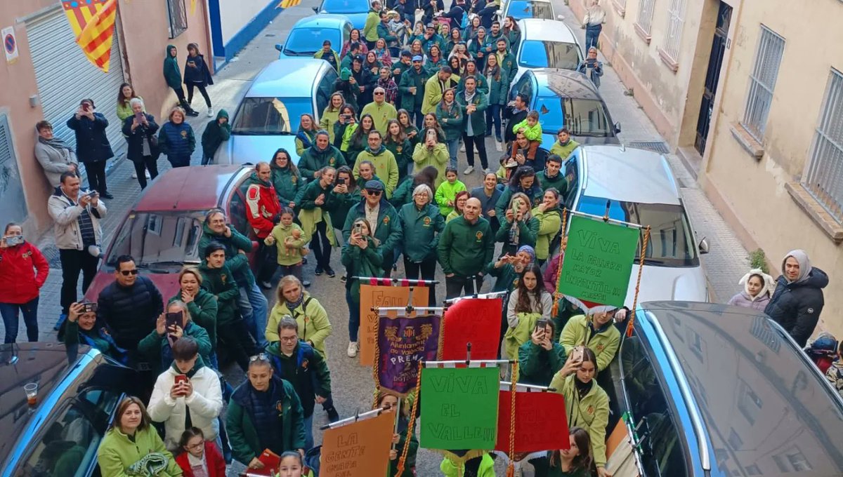 VLaguarPFerris's tweet photo. Hemos empezado la tarde con nuestra CRIDA de Tendentes🤣😊👏👏👏
#femfalla #serdelvallemola #infantilesdelvalle https://t.co/wSC3mPpZ7a