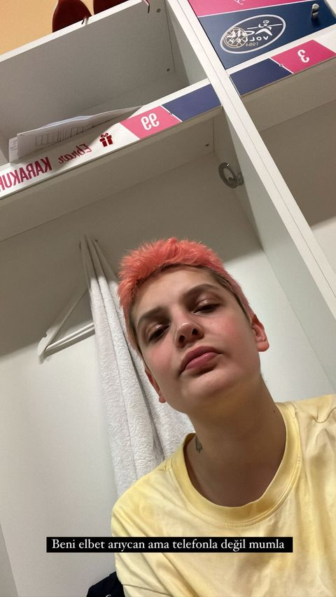 Beni elbet arıycan ama telefonla değil mumla