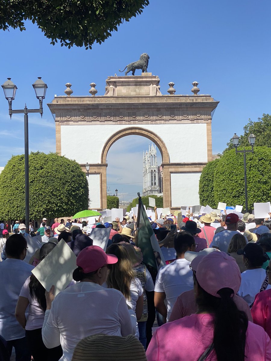 fcasas_2000's tweet photo. @GlodeJo07 Aquí el León Gto… muchísima gente!! https://t.co/dtXIbar0lp