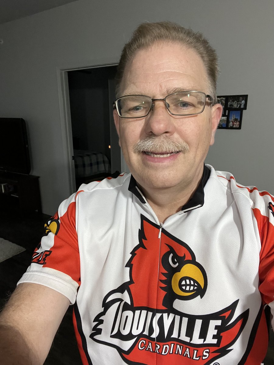 jdimig's tweet photo. Rocking the socks from @JonBKlein with my UofL bike jersey #sockittokidneydisease #850challenge https://t.co/WNfVgQB1Bs