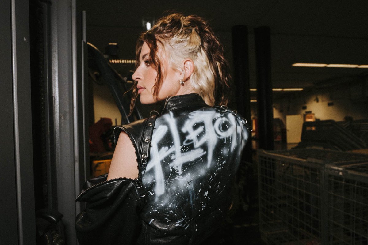 findingfletcher's tweet photo. she flame emoji wow https://t.co/jRCPBkubEo