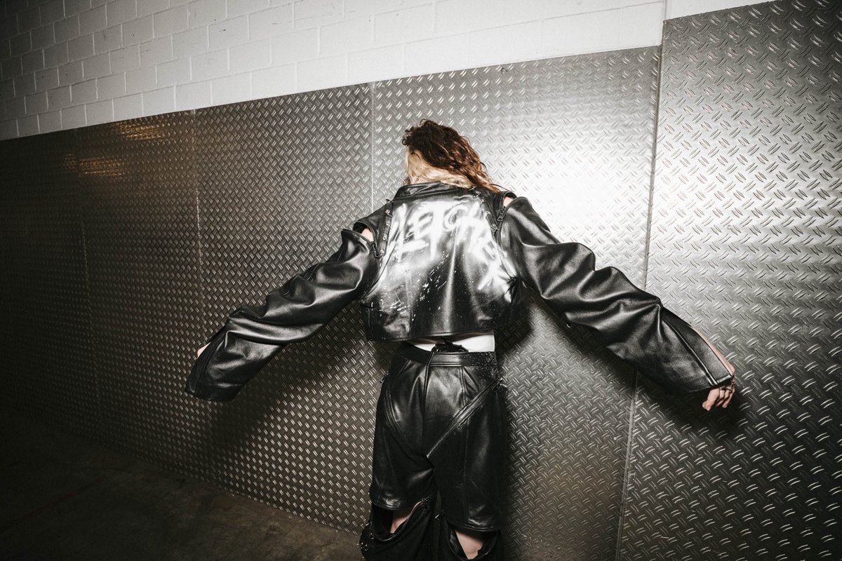 findingfletcher's tweet photo. she flame emoji wow https://t.co/jRCPBkubEo