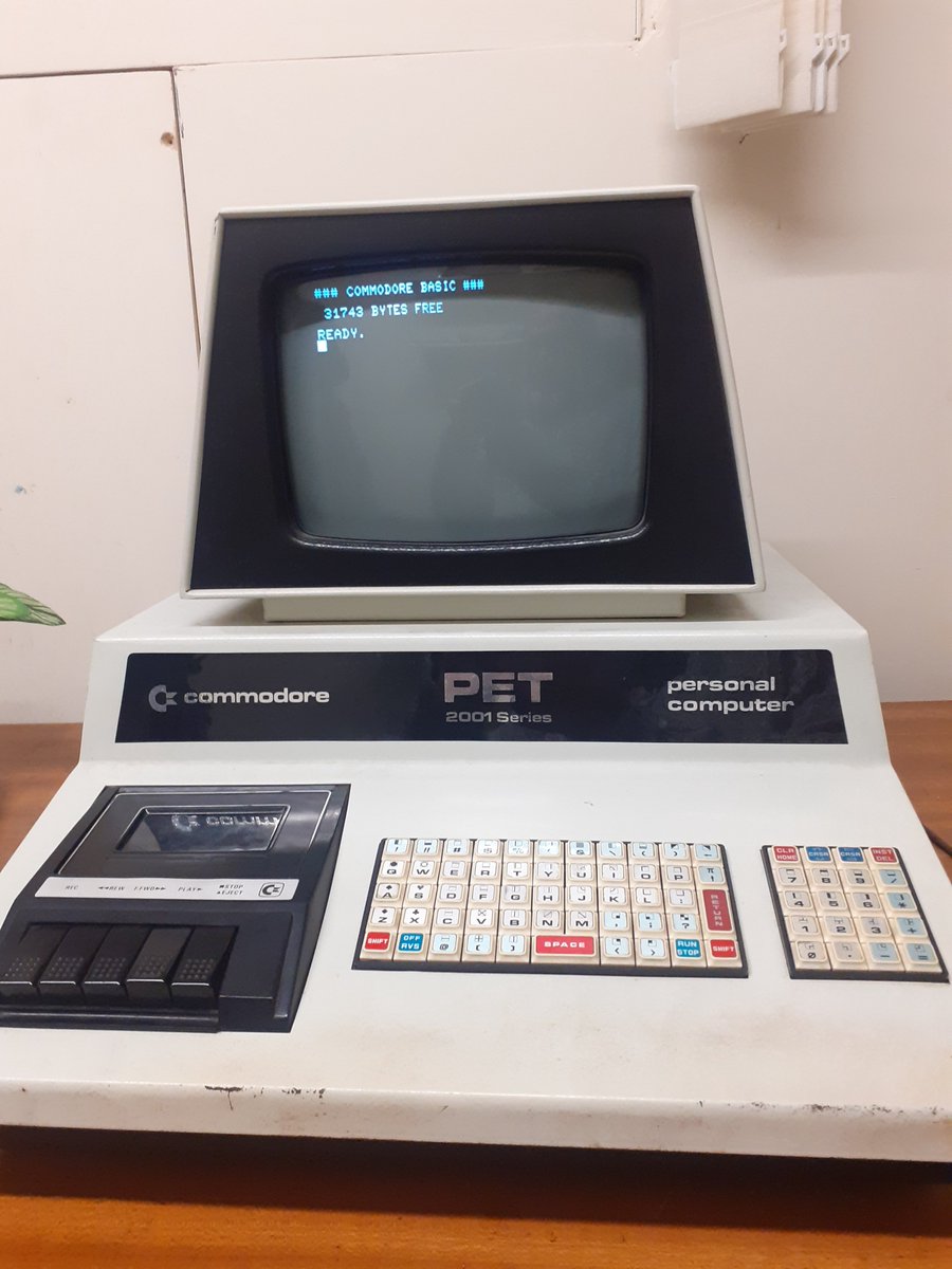 Mallavibarrena's tweet image. #Retrocomputing #Commmodore
Commodore PET (circa 1977) as seen in my tour to the @computermuseum last month. I love it.