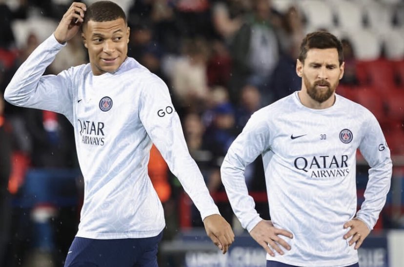OFFSIDEpodcasts's tweet photo. Marsella 0-3 PSG 

⚽️2 goles + 1 Asistencia - Mbappe 
🅰️1 gol + 2 asistencias - Messi

🌏 Estos dos dominan el futbol en todos los aspectos. 

🤷‍♂️ ¿Los mejores jugadores del mundo ahora? https://t.co/ndhjjbEV9u