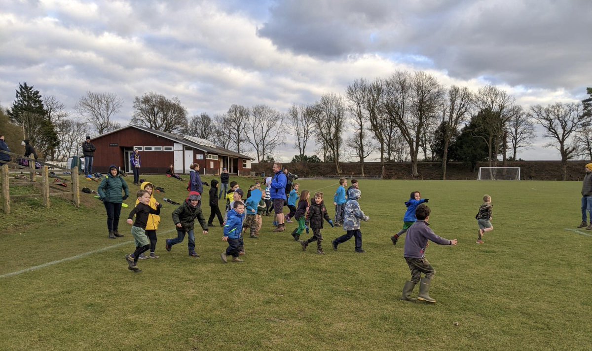 Beavers continued the theme of Global Issues on their Fair Trade Hike today. Learned about fair trade at our stops en route and ate fair trade snacks 🍌🍫 True/False running quiz at the end. Great hiking from little legs! #hikingadventures #FairTrade @HampshireScouts