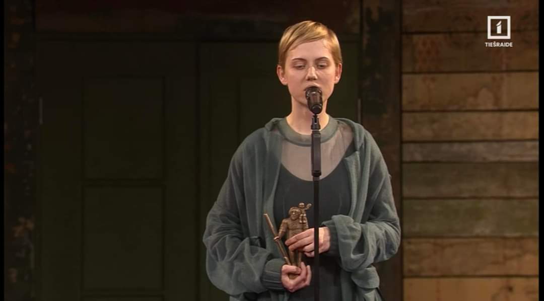 Šodien no #LielaisKristaps skatuves vēlreiz atskanējis atgādinājums - Satversmes tiesas spriedumi ir jāpilda, un valstij ir jāsargā visas ģimenes. 

➡️ Mēs turpināsim par to runāt. 
📢 Katru reizi skaļāk. 

Paldies Marijai Luīzai Meļķei par šo vēsturisko soli nepieņemt balvu. 🙏