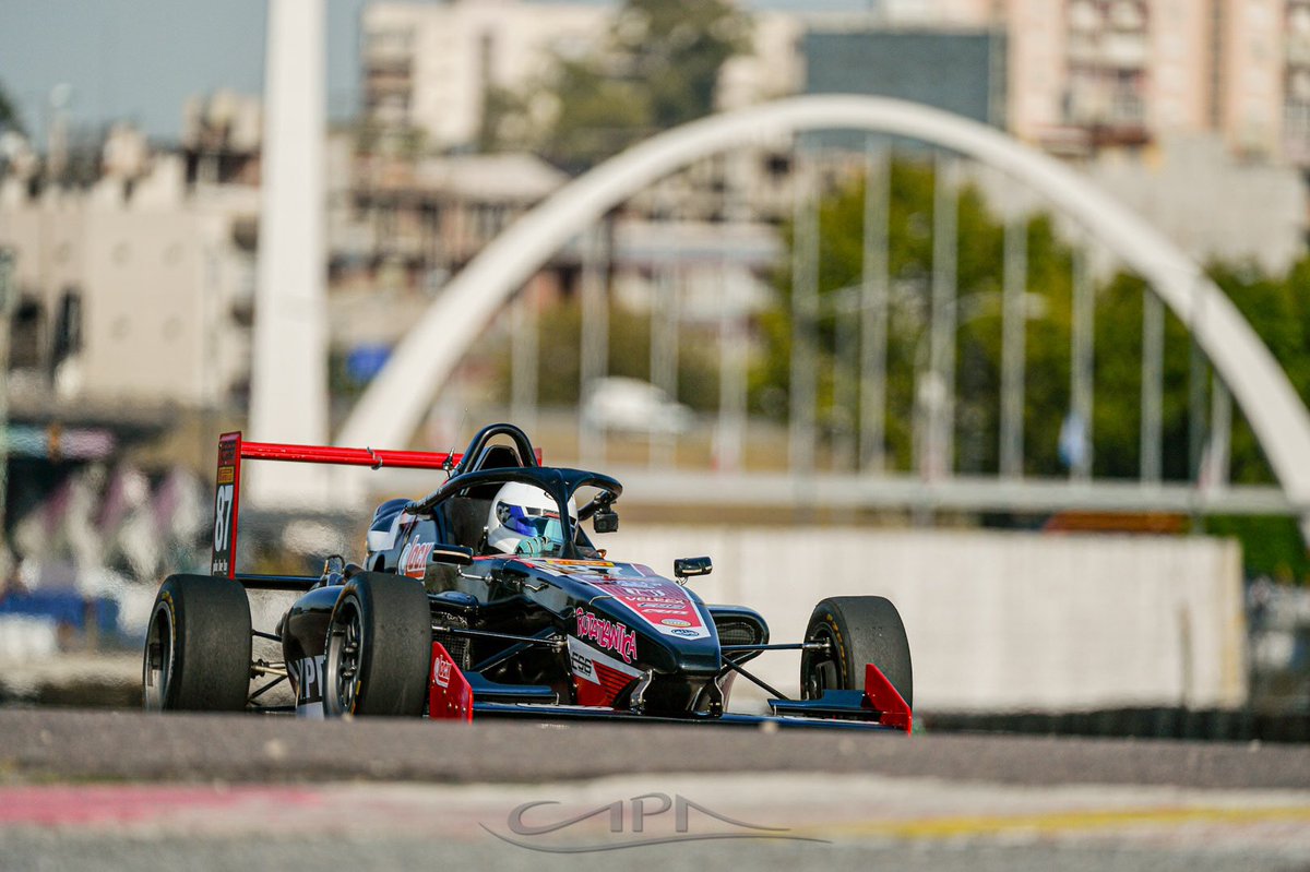 ESGFormula's tweet image. Pasó la 1ª fecha de @F20Oficial en el Gálvez 🤜🏼🤛🏼

Gran debut para Thiago Bettino, consiguiendo un P6 en la clasificación y, luego del fuerte accidente del sábado, en la final de hoy logramos un positivo P7 💯

Gracias @LocxAutomotor por el apoyo de siempre 🔥

📸 Hernán Capa