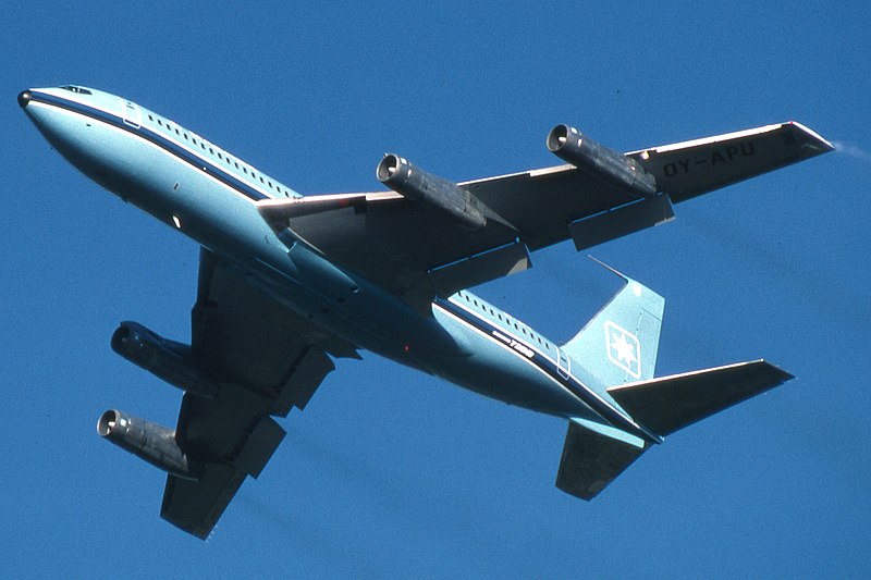 LaRoccaMax's tweet photo. The Boeing 720 was an airliner developed from the 707. It was designed for shorter range and operation from short runways. It was lighter and shorter than 707, with a new wing equipped with Kruger flaps. Built 154 aircrafts in service between '60 and '80.

(P Wikipedia) https://t.co/pQWnHa20hx