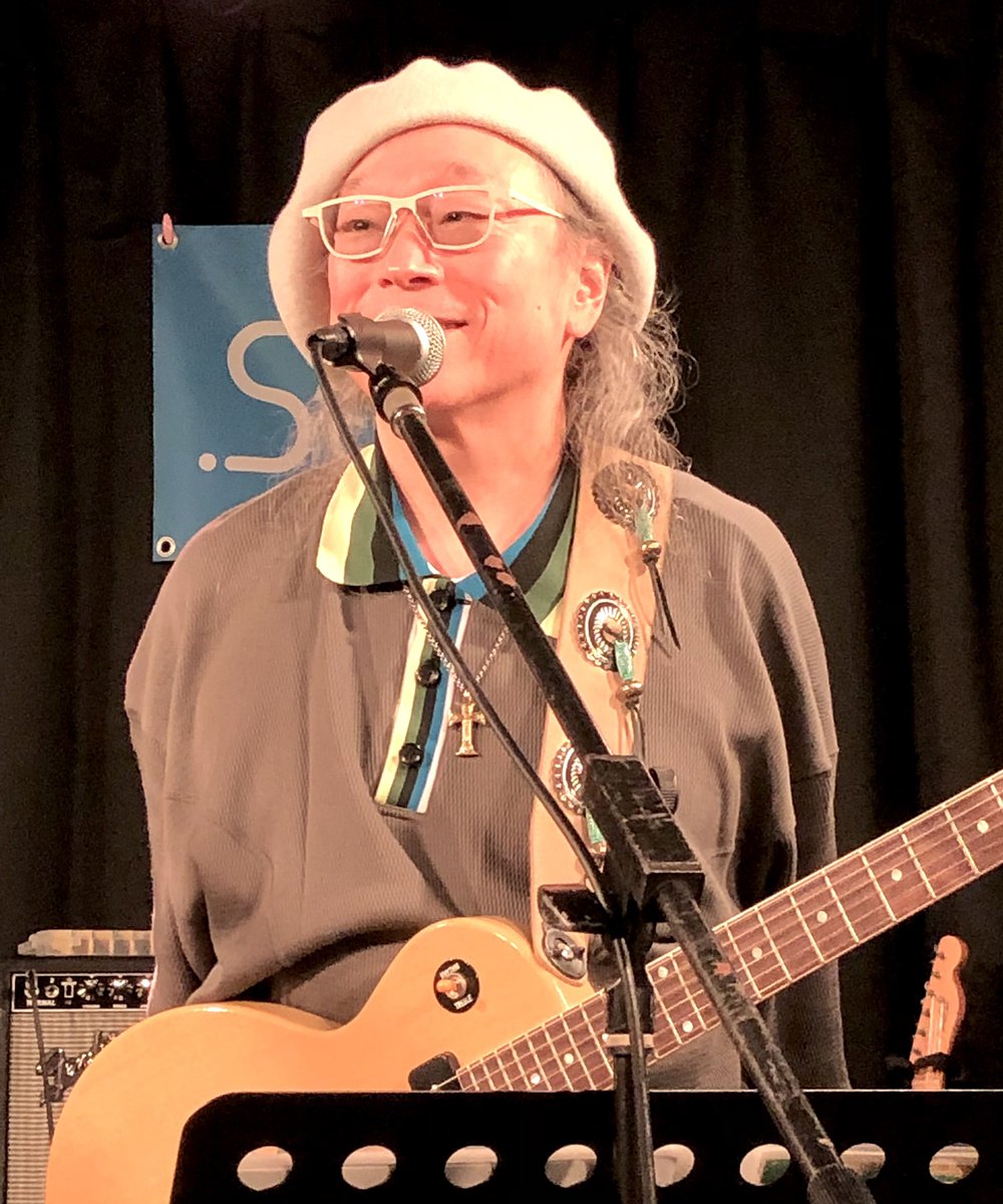 hvHnBYM8D4wpj63's tweet image. ［2月27日］ムーンライダーズ の白井良明さん、お誕生日おめでとうございます🎉
※撮影:2022年12月
#ムーンライダーズ 
#白井良明 
#forinstance
#ガカンとリョウメイ
#アートポートプロジェクト
#アイドントノウズ
#サーフトリップ