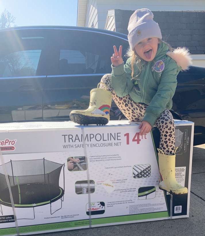 mandaXmeta's tweet photo. My sour patch kid & her new trampoline 🫶😂💕 #IssaMood https://t.co/ArPwF5UYBD