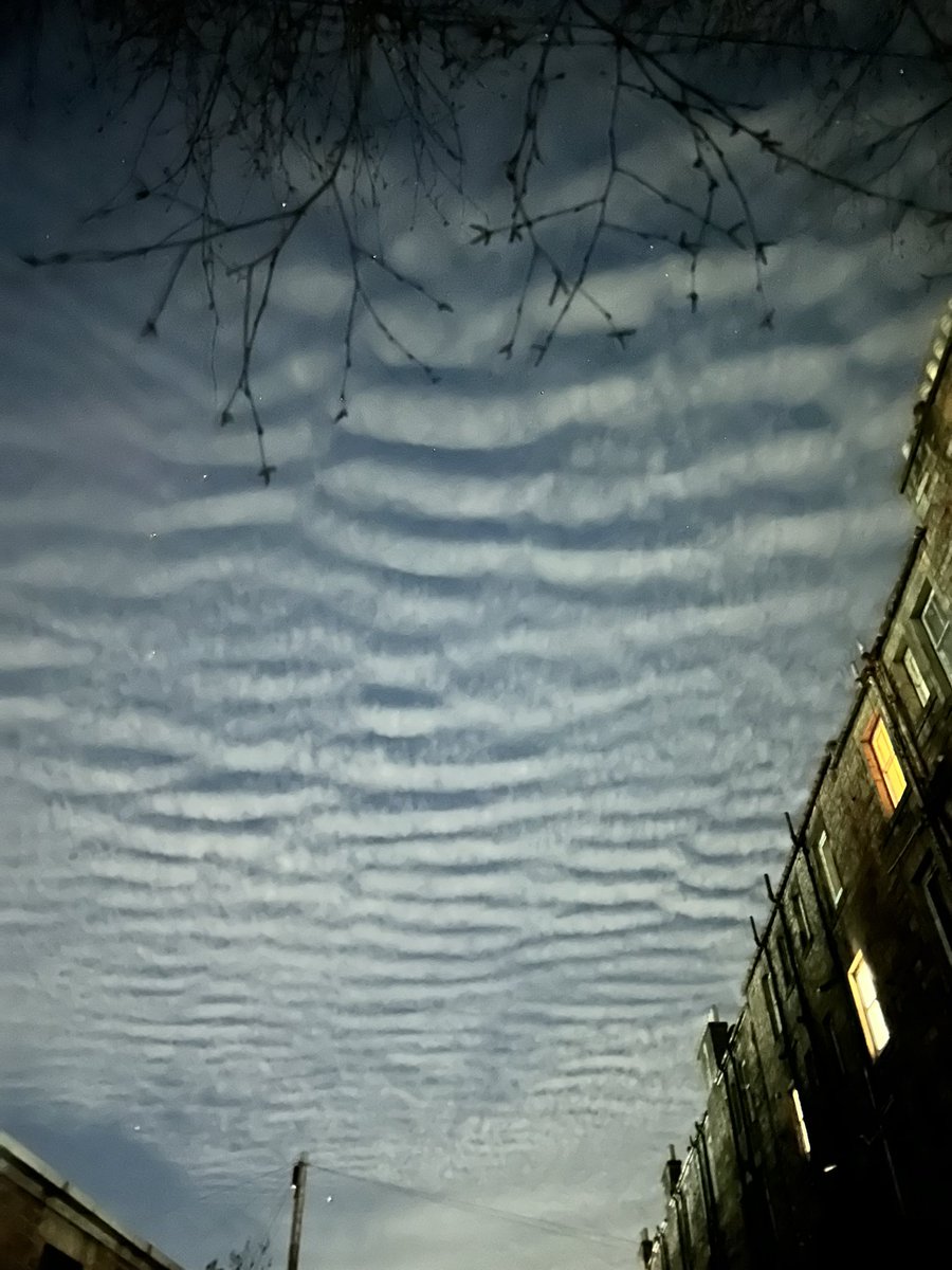 Northern Lights visible from some parts of Edinburgh tonight. No sign of them in Morningside but we have this rippled sky instead which I’m still here for 😍