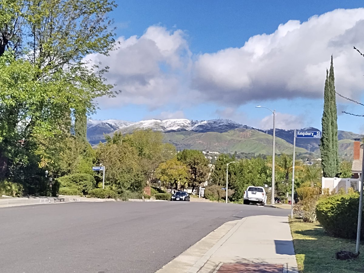 pattie541's tweet photo. Snow didn't fall on our house during the #LABlizzard (as far as I know), but I got some cool shots of Oat Mountain (I live at the base of it) this morning. And yes, it's still in the 40s in PR mid day. https://t.co/PIXSfnYwXK