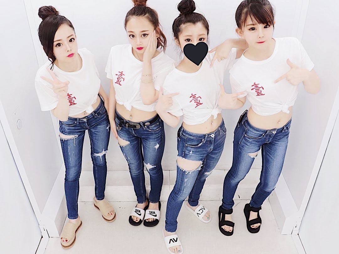 AR63376079's tweet photo. ギャル×デニム
#GYDA
#ギャル
#スキニージーンズ
#デニム尻
#デニム女 https://t.co/sSu4ZonPLM