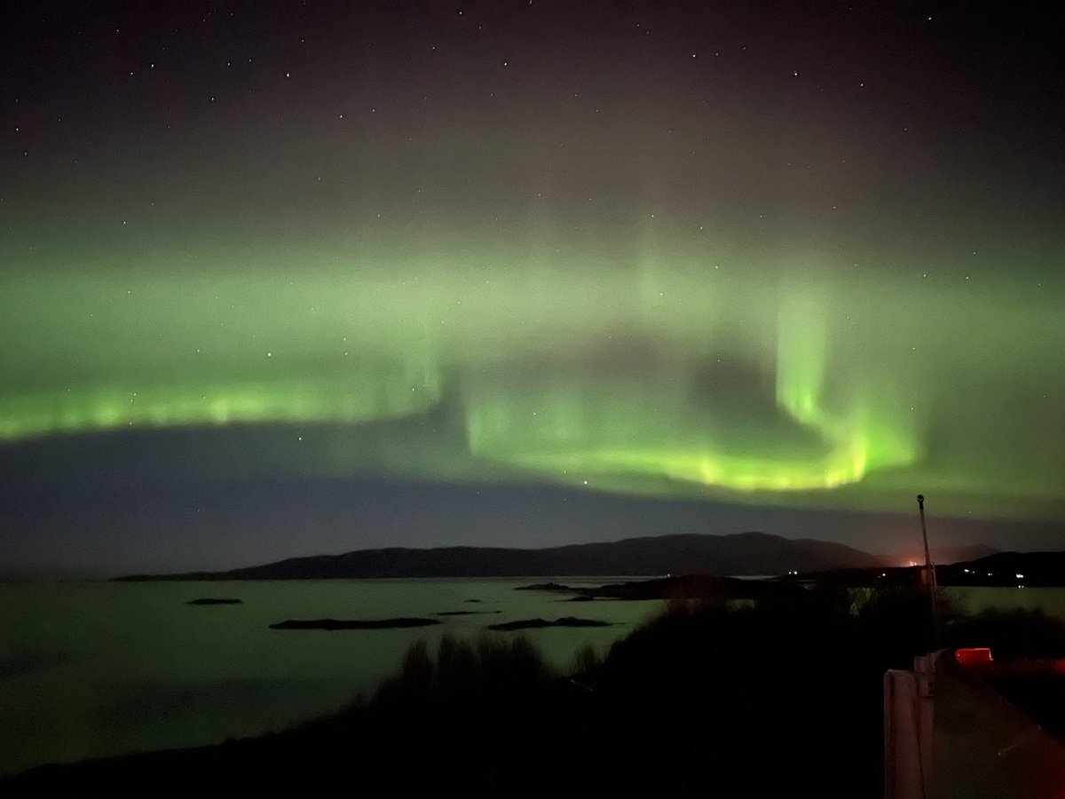 Macinnesplant's tweet photo. Skye Bridge - #NorthernLights @angie_weather @BBCScotWeather @krobertsonitv @StormHour @ThePhotoHour @VisitScotland https://t.co/uBeSDCqnis