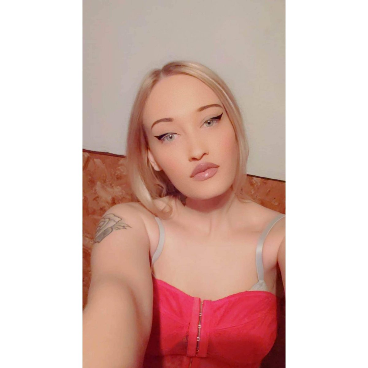 Thanks for all support 🫶
I Got 5k on m'y New song 😍 please go like and share so i get the most views!! link on m'y profile