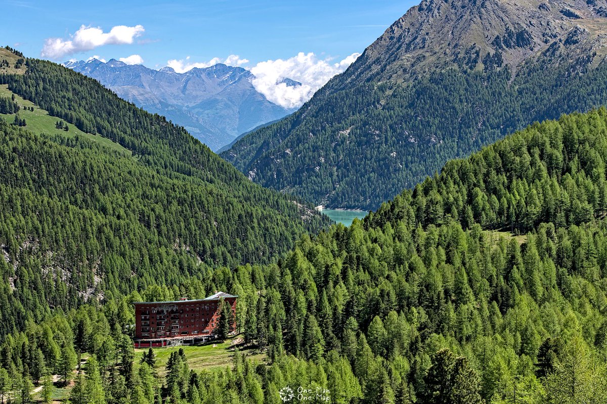 OneManOneMap's tweet photo. Somewhere in the Martell Valley in South Tyrol, there is an almost 90 years old former luxury hotel. Five years after my first visit, I went there again :)

#lostplace #photography #travel

More on: https://t.co/idgbfQ3tGl https://t.co/2wCIWjH6QX