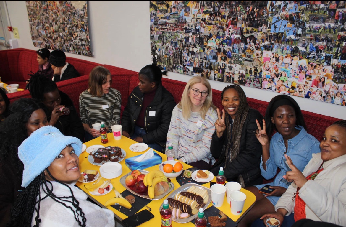 EW_here4all's tweet photo. Today we hosted coffee and chats for the centre residents and our neighbours in East Wall. Young and old, we showed up to support each other. 

Incredible to have so many of us sharing a meal with our families. Proud of this area. Thankful for our volunteers. 

Much love ❤️ https://t.co/5dNadyWyaz