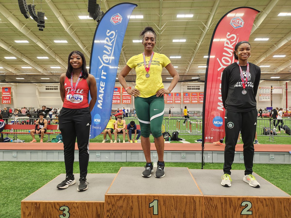 TheMIAA's tweet photo. 𝟮𝟬𝟮𝟯 𝗠𝗜𝗔𝗔 𝗜𝗻𝗱𝗼𝗼𝗿 𝗧𝗿𝗮𝗰𝗸 &amp; 𝗙𝗶𝗲𝗹𝗱 𝗥𝗲𝘀𝘂𝗹𝘁𝘀 🏃‍♀️⤵️

Women's 200m Dash Medalists
🥇 Kiara Smith (@MoSoXCTF)
🥈 Tiffany Hughey (@NWBearcatXCTF)
🥉 Jamiya Morgan (@GorillasTrack)

Final Results⏩https://t.co/YPHjWBJC3F

#BringYourAGame https://t.co/FlT0wQyfca