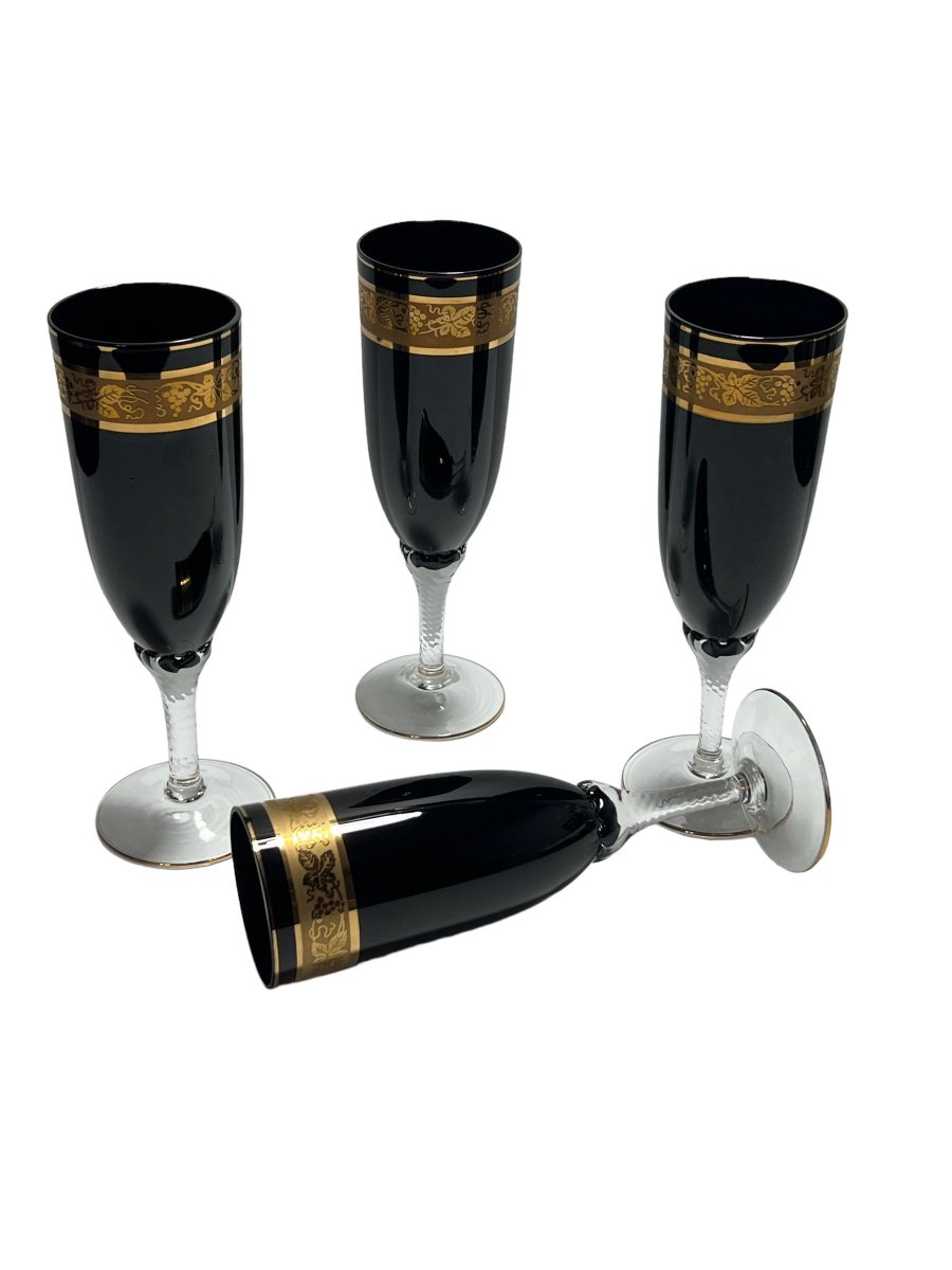 MeowNevada's tweet photo. Excited to share the latest addition to my #etsy shop: Vintage Black Glass Flute Champagne Glasses w/ Grape Gold Leaf Band https://t.co/R1wUislEBn https://t.co/aCiGnfXCxx