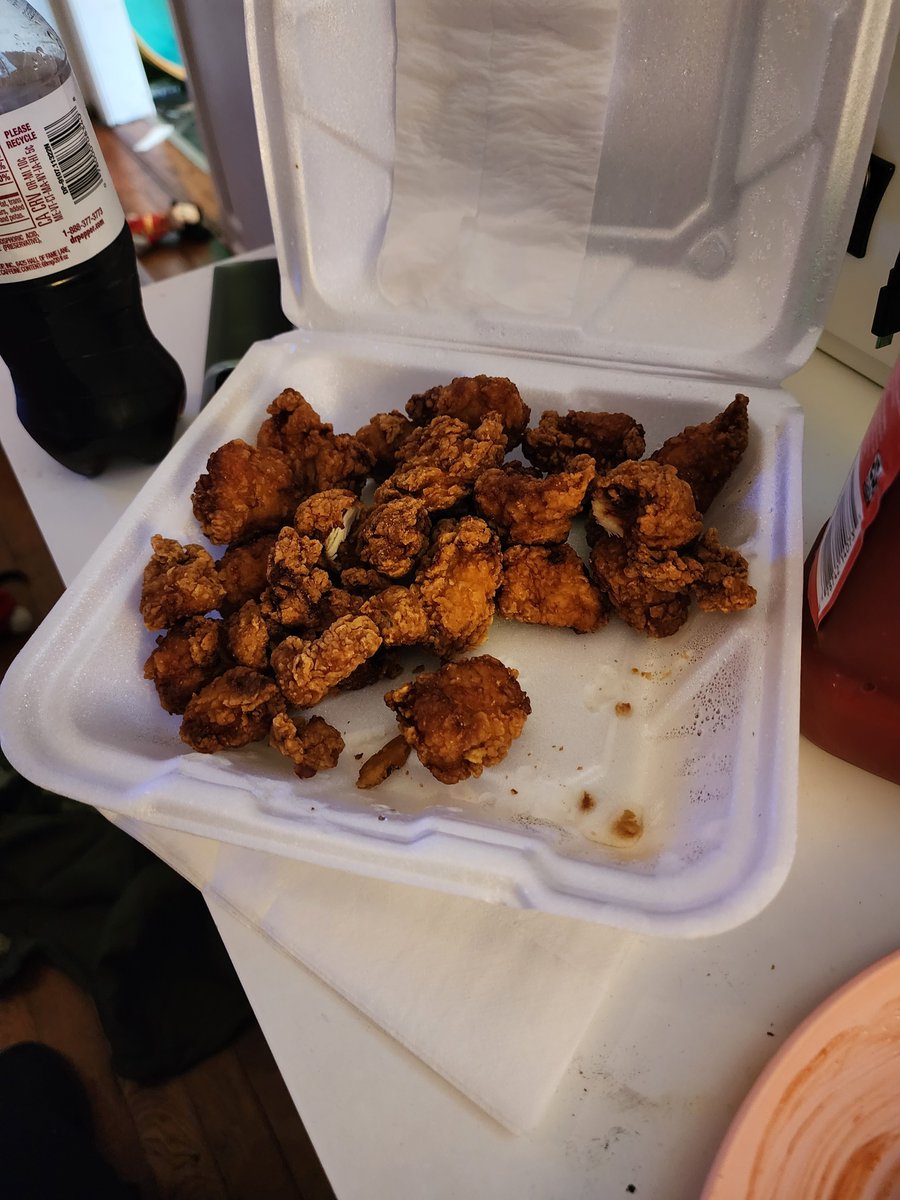 Ordered 3 hotdogs and got some free chicken. Idk who's it is but it's bussin.