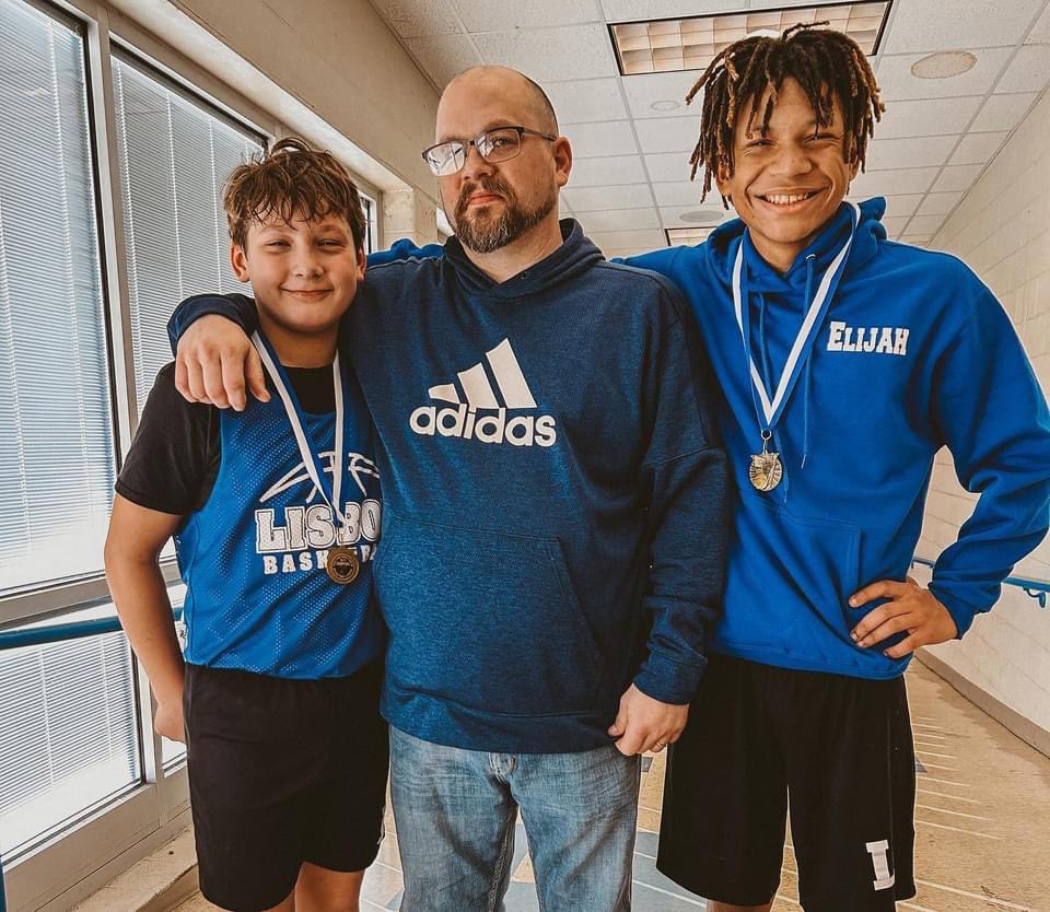 When the whole team is winning it’s a beautiful thing <a href="/MekenzieRobison/">Mekenzie Robison</a> <a href="/RochyRamsDW62/">Daunte(Country)</a> <a href="/chloehart2/">Chloe Hart</a> <a href="/lexiRobison3/">lex</a>  #GCTnb