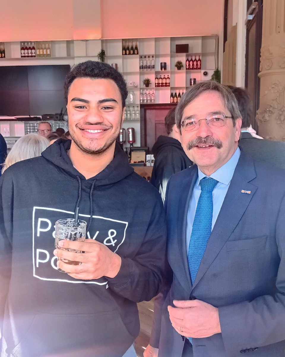 iurimartins073's tweet photo. Vandaag als #TeamCDJA onze lijsttrekker @theo_bovens toegejuicht bij het #WNLOpZondag Eerste Kamer TV-debat! ๐๐งก https://t.co/Vl6Ku1xVH5