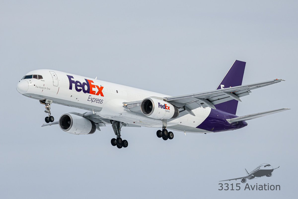 3315Aviation's tweet image. If I ever win the lottery, I won’t say anything, but there will be signs. Like a @FedEx 757 coming from @CanonUSApro. #planegeek