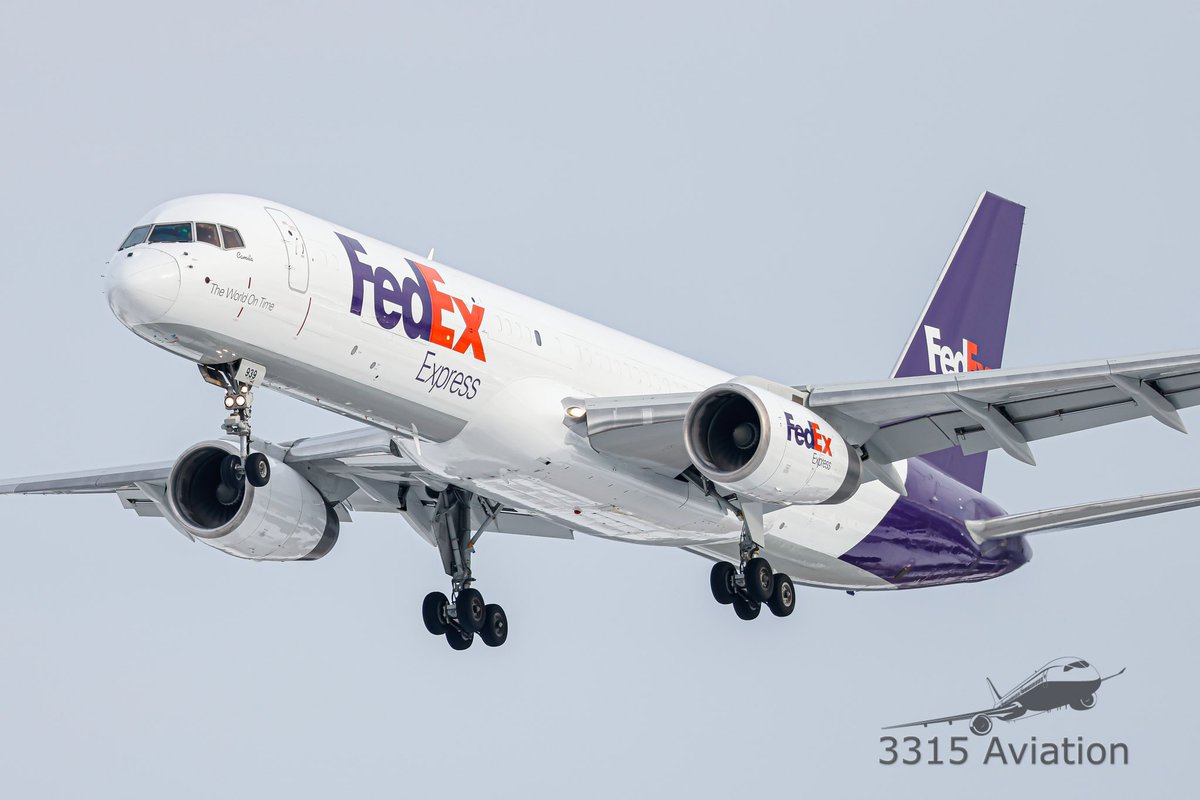 3315Aviation's tweet image. If I ever win the lottery, I won’t say anything, but there will be signs. Like a @FedEx 757 coming from @CanonUSApro. #planegeek