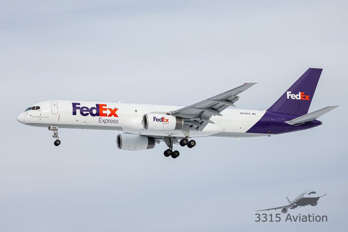 3315Aviation's tweet image. If I ever win the lottery, I won’t say anything, but there will be signs. Like a @FedEx 757 coming from @CanonUSApro. #planegeek