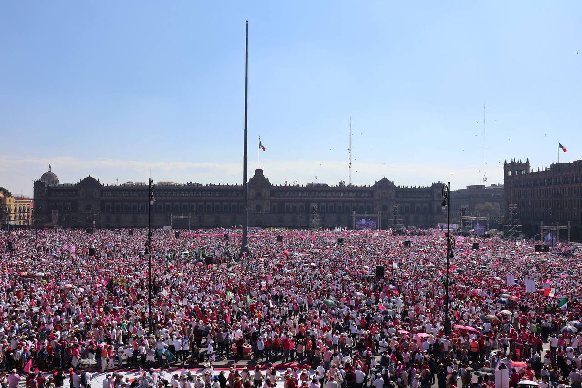 La Plaza de la Constitución repleta, frente a “la modesta morada” de TARTUFO. México despertó ante un gobierno corrupto, mentiroso y pendenciero. ¡Ni un paso atrás!      #MiVotoNoSeToca