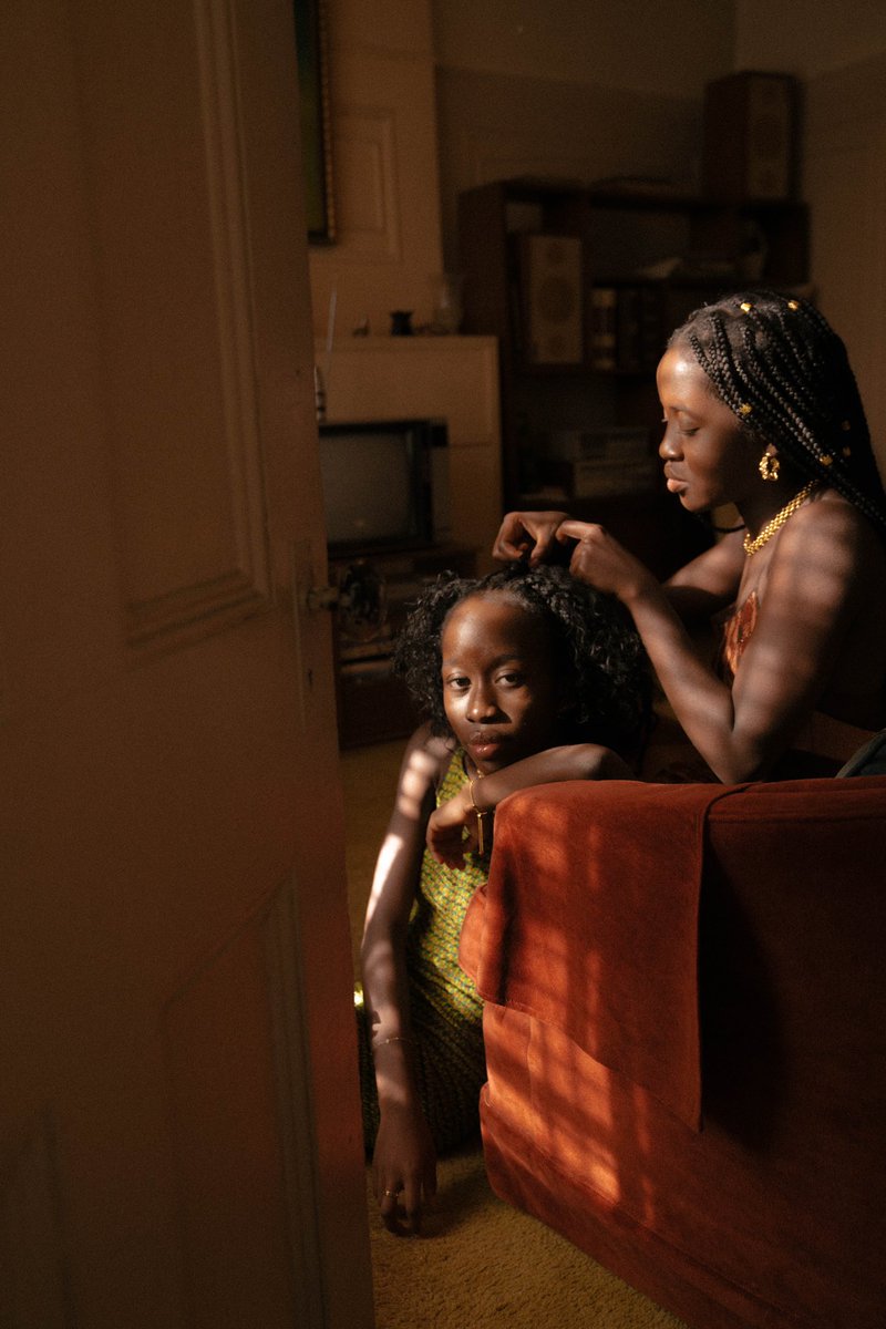 SeaShell__'s tweet photo. Introducing the Unbraiding Appointment💈A visual series unveiling the concealed practice of unbraiding. It aims to expand the discourse on Black women’s hair and tackle the stigma of braids.

Created by @Christy_kats 🌹 Full story: https://t.co/nol5YoPv4P https://t.co/Waj6QPHqlB